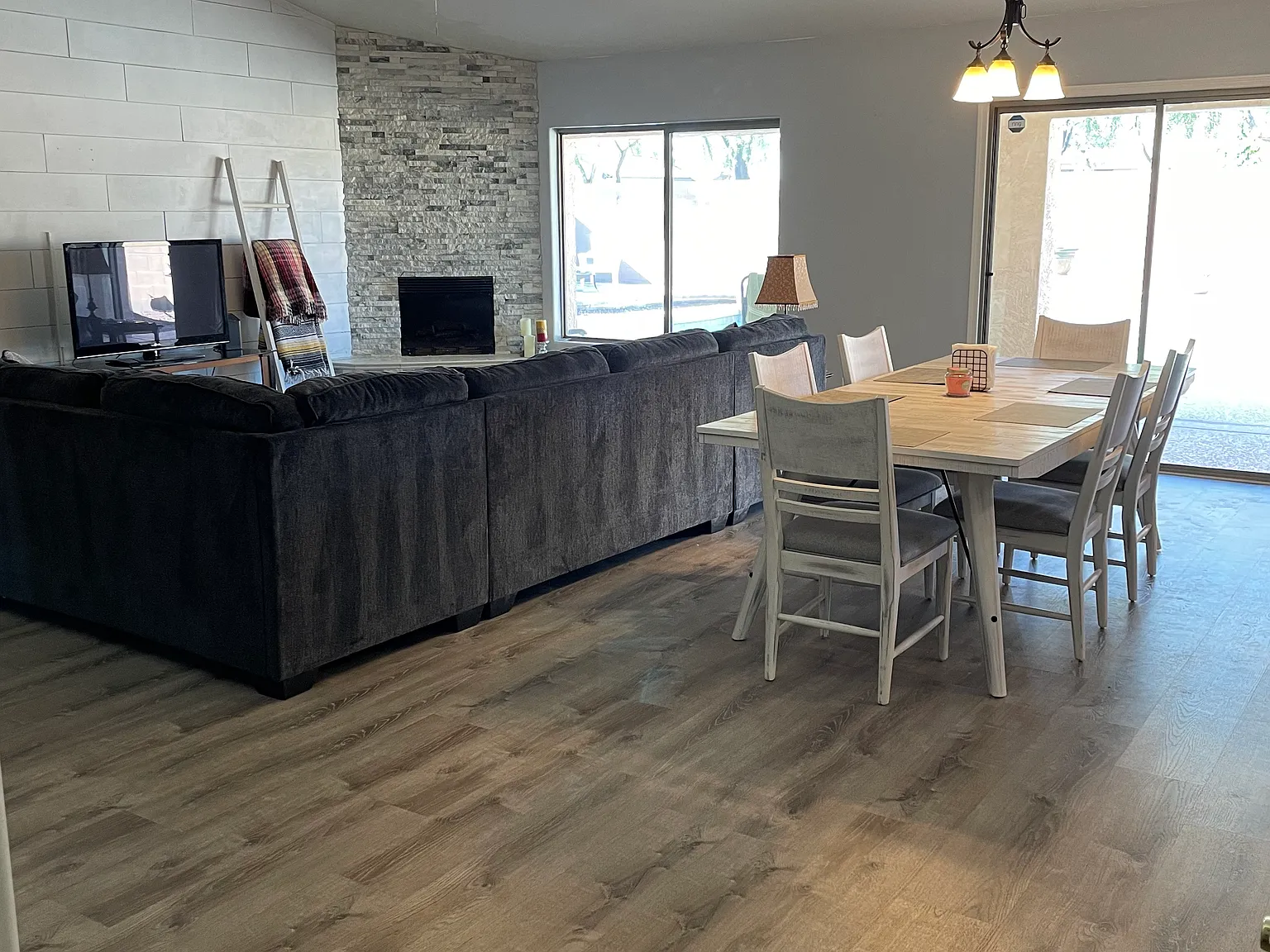 5 bed, 3.5 bath, 2354 sqft, $3,600 — Photo 2