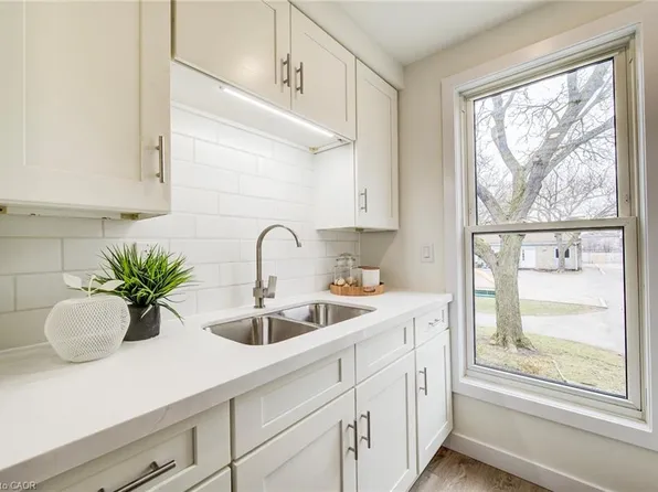 35 Breckenridge Dr #64, Kitchener, ON N2B 3H5
