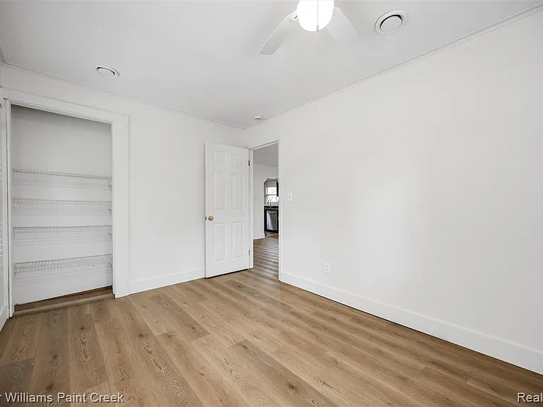 23465 Easterling Ave — Photo 14