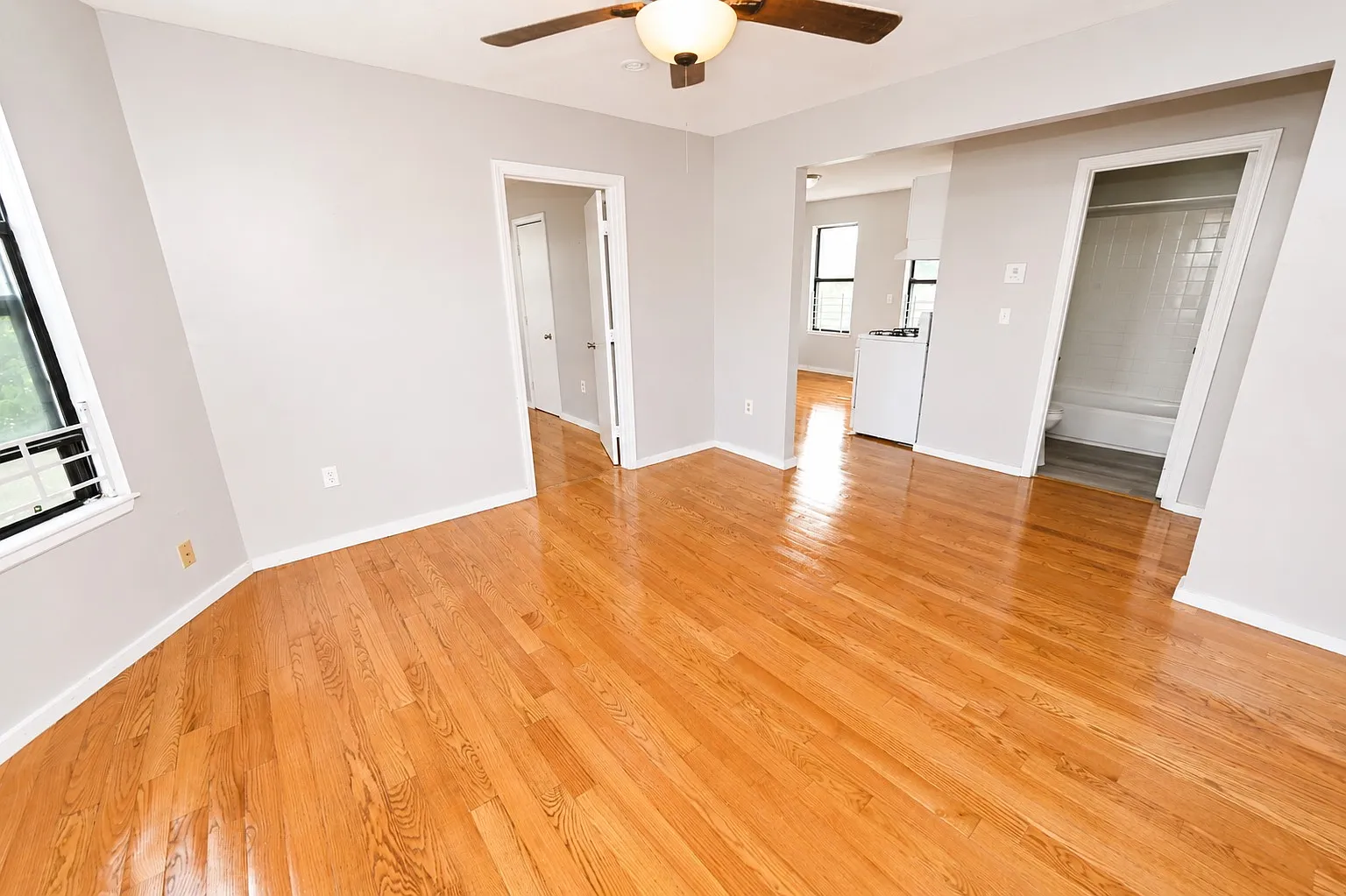3 bed, 1093 sqft, $3,000 — Photo 2