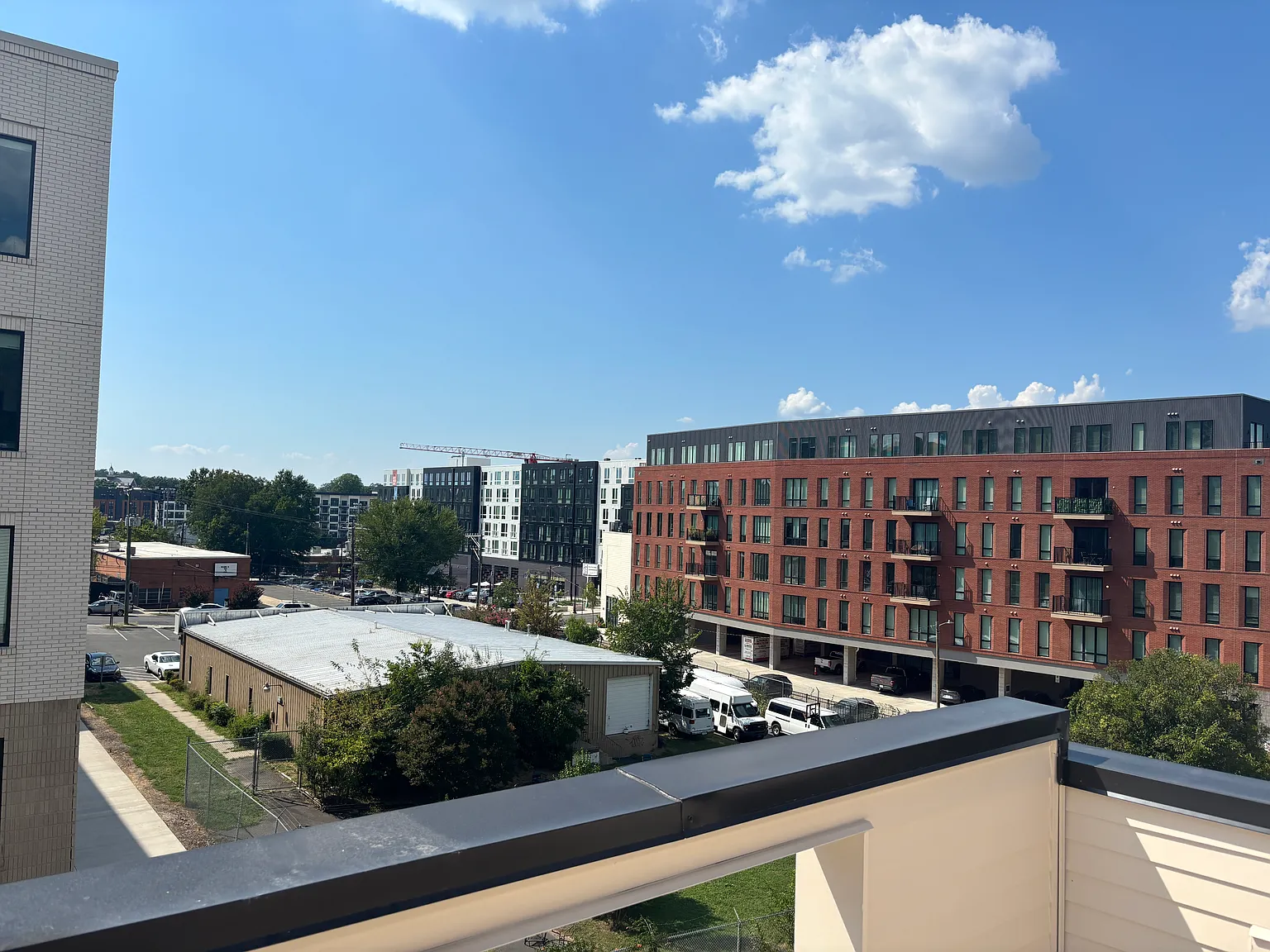 3 bed, 1900 sqft, $3,200 — Photo 4