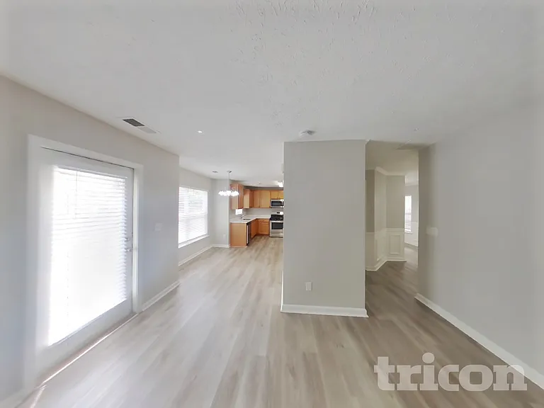 8292 Eastshore Dr — Photo 2