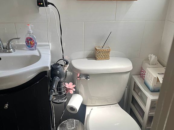 5th image of 239 N 5th St APT 1L