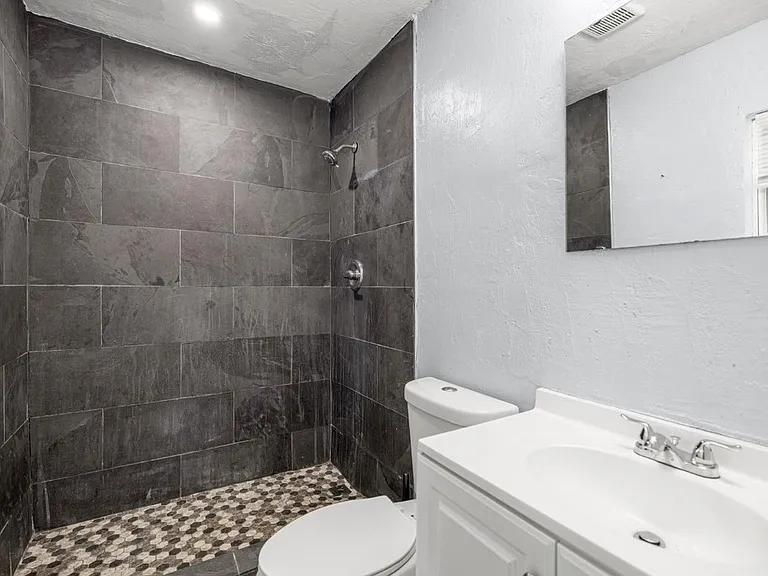 929 SE 9th Pl — Photo 11