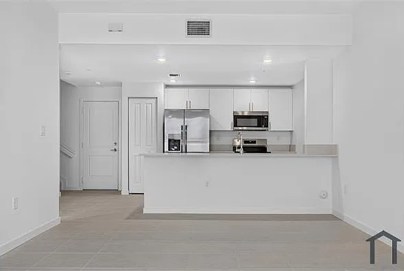 3 bed, 1438 sqft, $3,330 — Photo 4