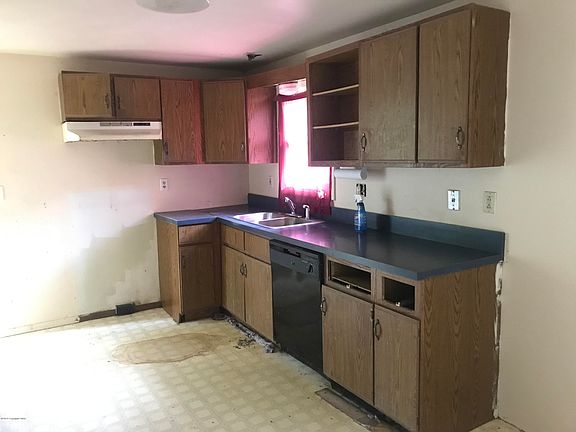 4th image of 68 Fox Hill Rd