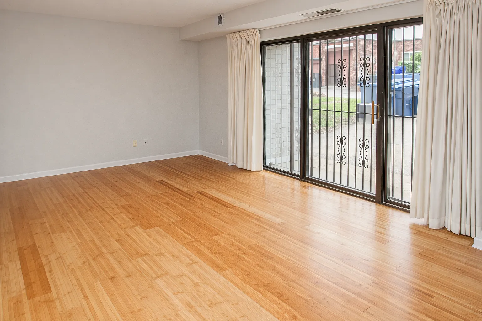 406 E End Avenue — Photo 2