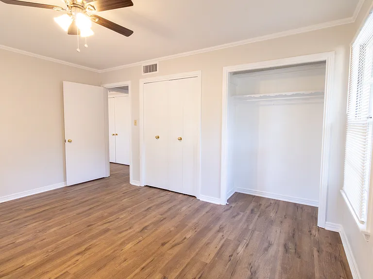 2400 Hampstead Ln — Photo 21