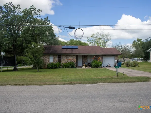 148 S Mount Auburn St, Goliad, TX 77963