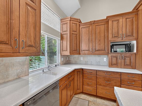 5th image of 1478 W Crosspark Dr