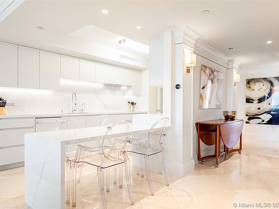 5th image of 1455 Ocean Dr APT 907