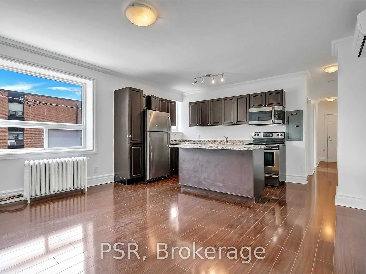 2 Craighurst Ave — Photo 2