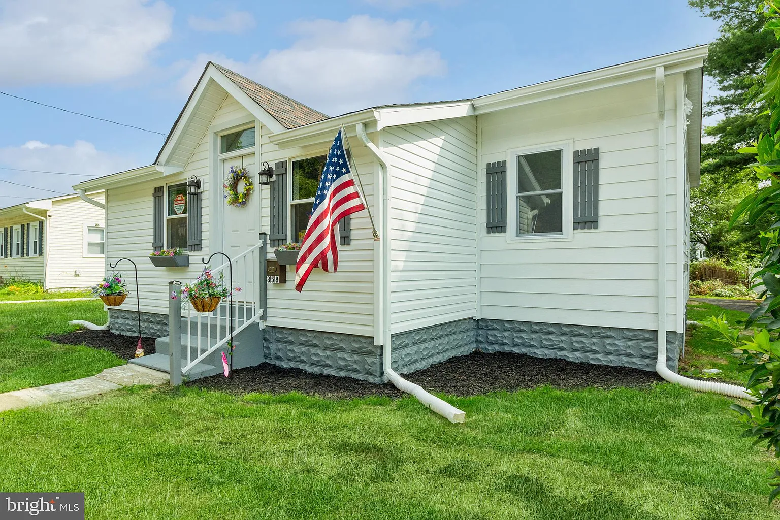 358 Ives Ave photo 1