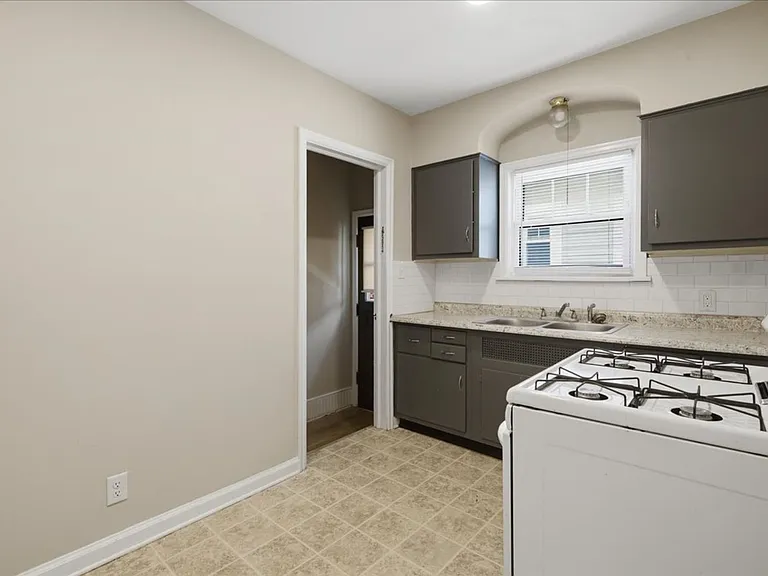 816-818 N Bancroft St — Photo 7