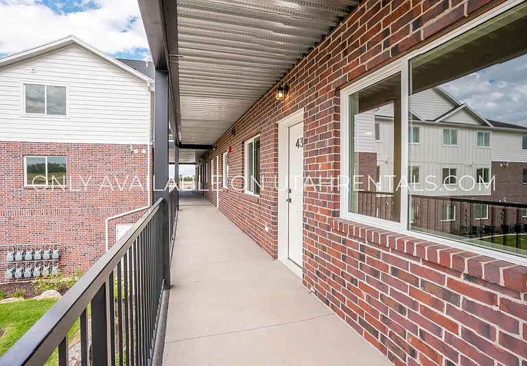 450 W Main St — Photo 31