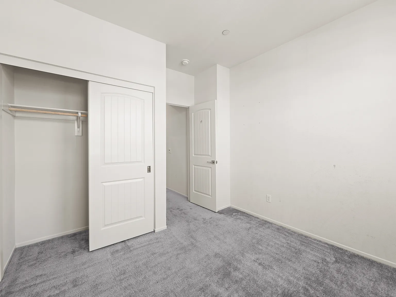 4 bed, 2100 sqft, $3,400 — Photo 2