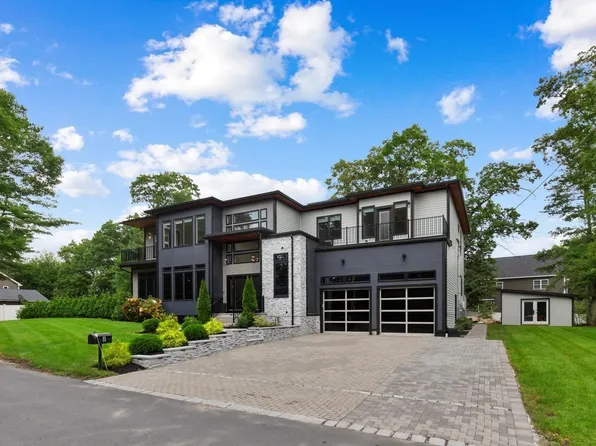 8 Jonathan Rd, Burlington, MA 01803