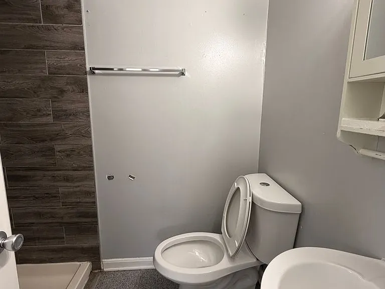 556 Burlington Ct — Photo 15