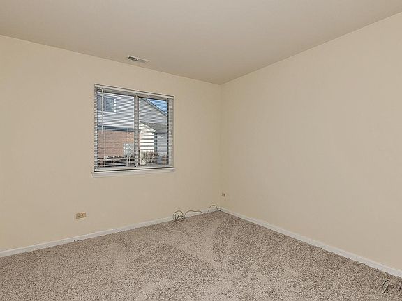 4th image of 275 Crestview Dr Unit D