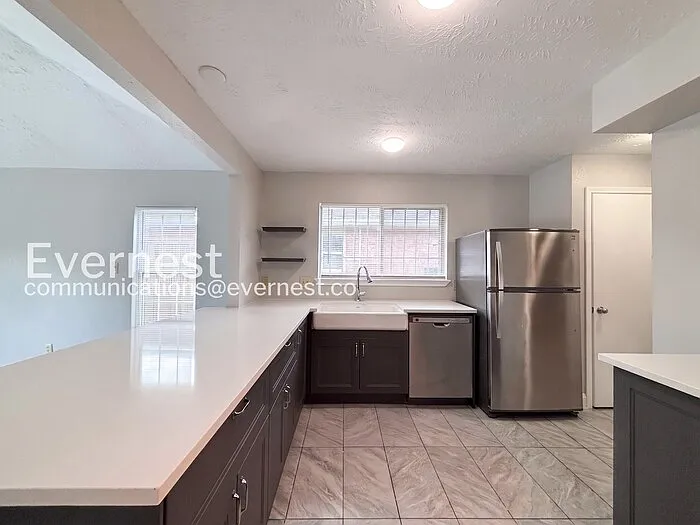 1334 Willersley Ln — Photo 4