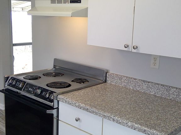 3rd image of 4617 Farrington Ave