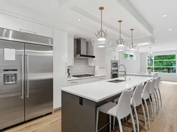 438 W 13th St NW, Calgary, AB T2N 1Z2