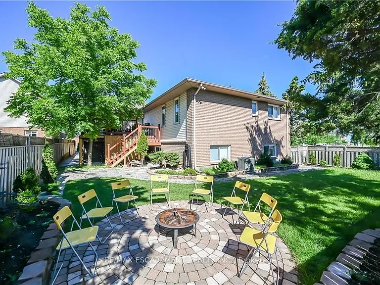 296 Winterberry Dr #LOWER — Photo 33