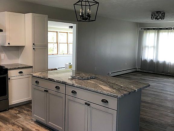 5th image of 578 Manor Dr
