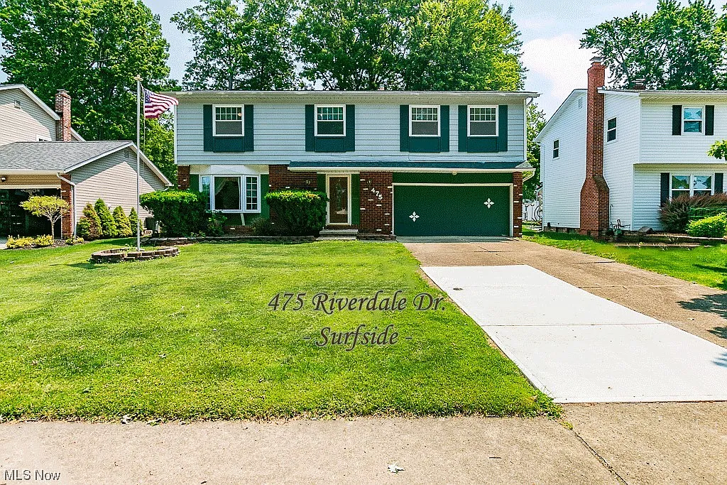 475 Riverdale Dr photo 1
