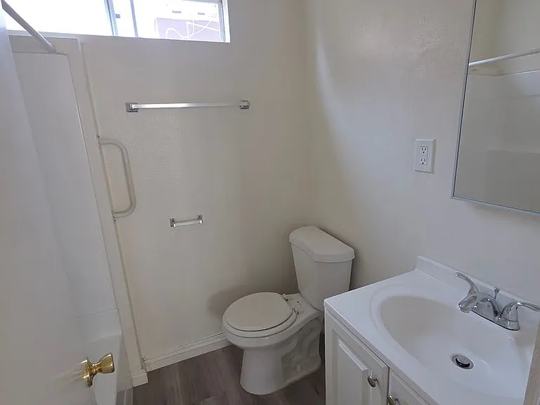 828 S Glendale Ave #9 — Photo 5