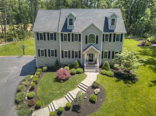 4 Stonecleave Rd, North Reading, MA 01864