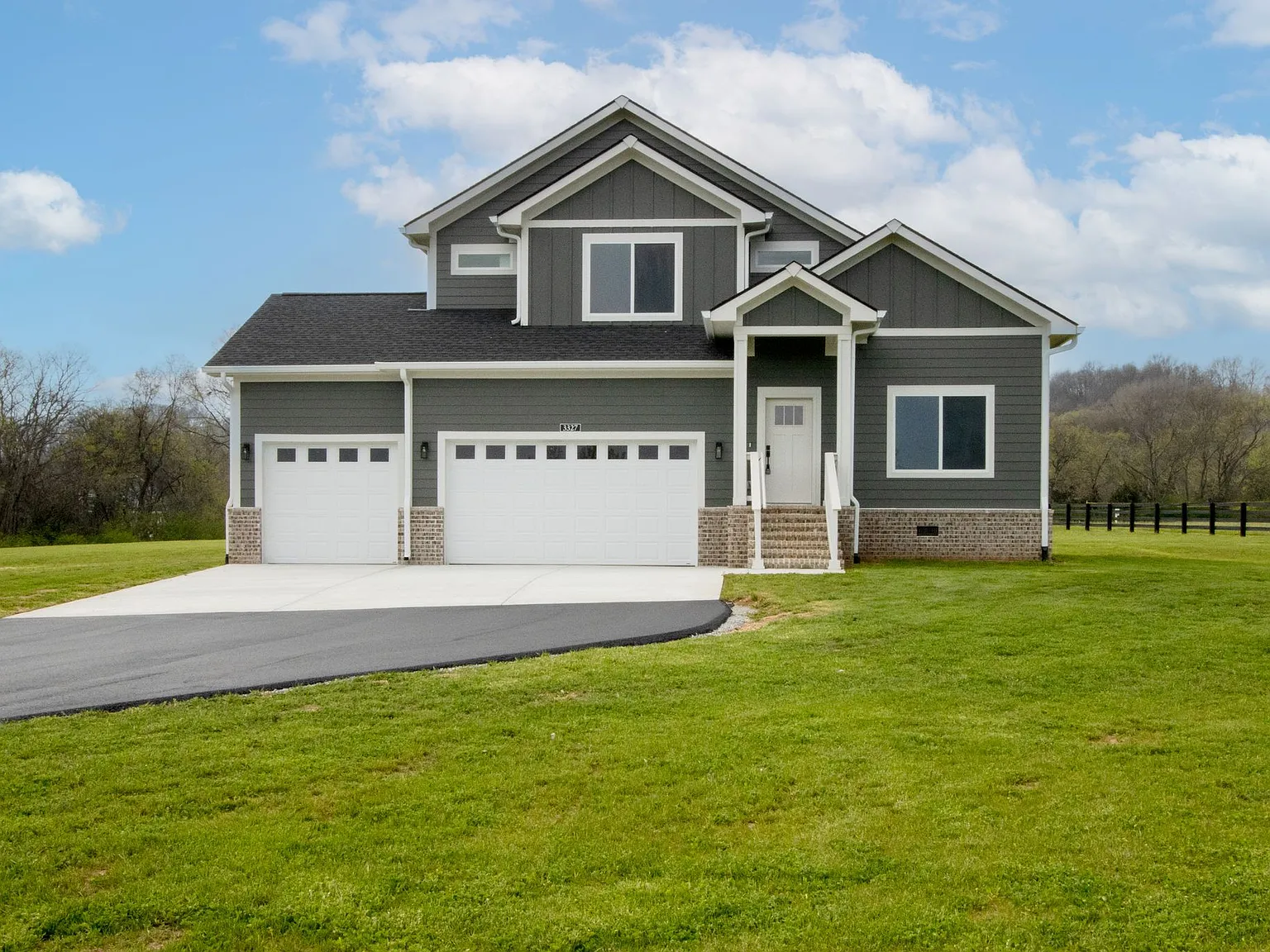 3 bed, 2.5 bath, 2383 sqft, $2,850 — Photo 2