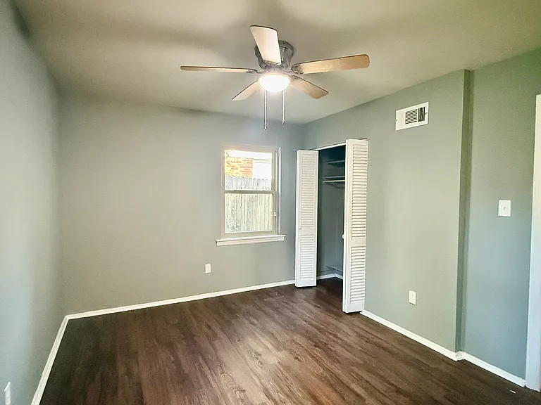 3 Monica Blvd — Photo 3