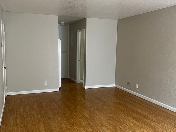5th image of 232 W Tujunga Ave APT E