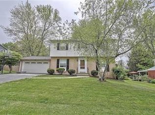 982 Donald Dr, Emmaus, PA