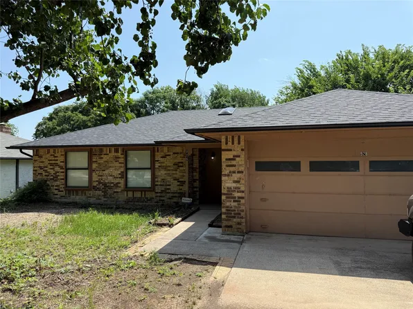 928 Rosebud Dr, Azle, TX 76020