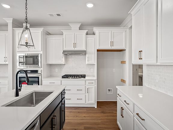 5th image of 1017 Timothy Ln