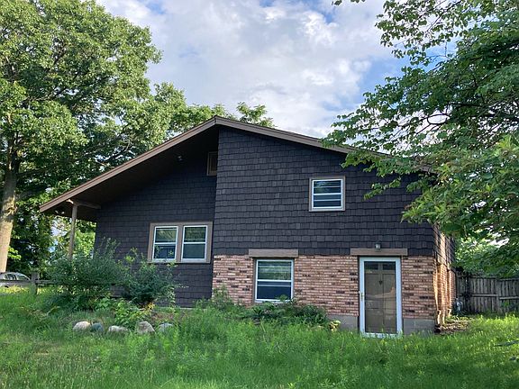 2nd image of 2844 Bluff St