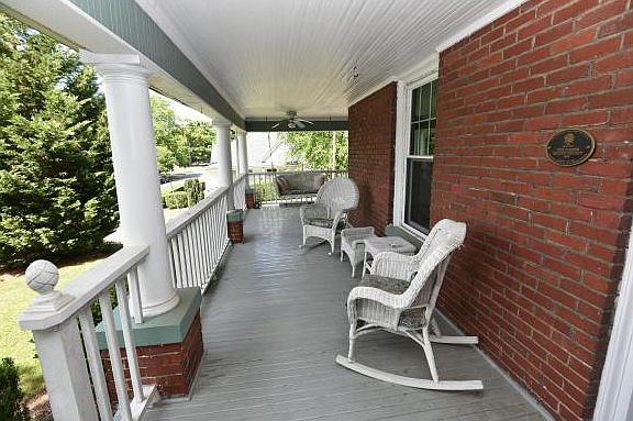 4th image of 301 W Pine St