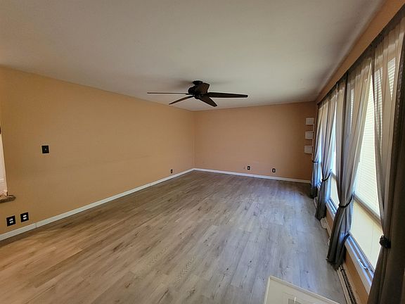 5th image of 524 Taft St