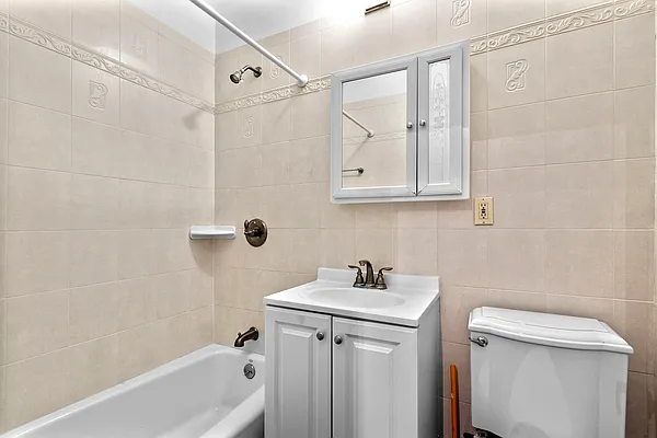 Rented by Oxford Property Group | media 37