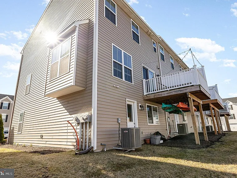 8152 Lenker Dr — Photo 3