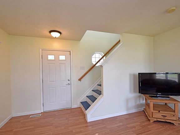 3rd image of 8674 Butterfield Ct