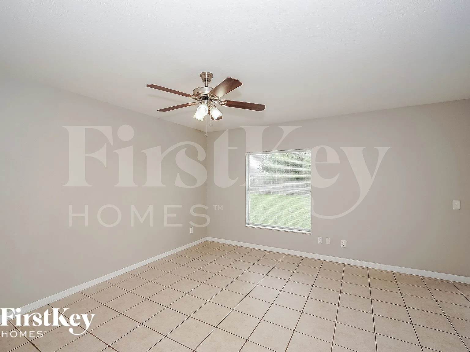 4 bed, 2.0 bath, 1400 sqft, $1,585 — Photo 3