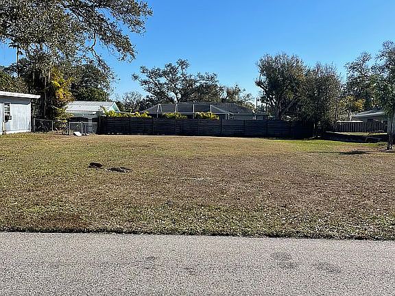 2nd image of 1041 Rhodes Ave