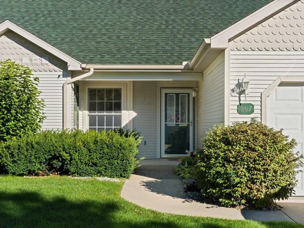 607 Meadowview Ln, Elk Rapids, MI 49629