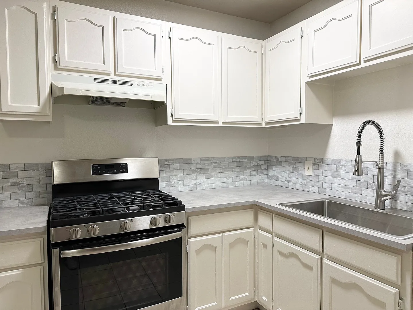 2 bed, 503 sqft, $2,040 — Photo 2