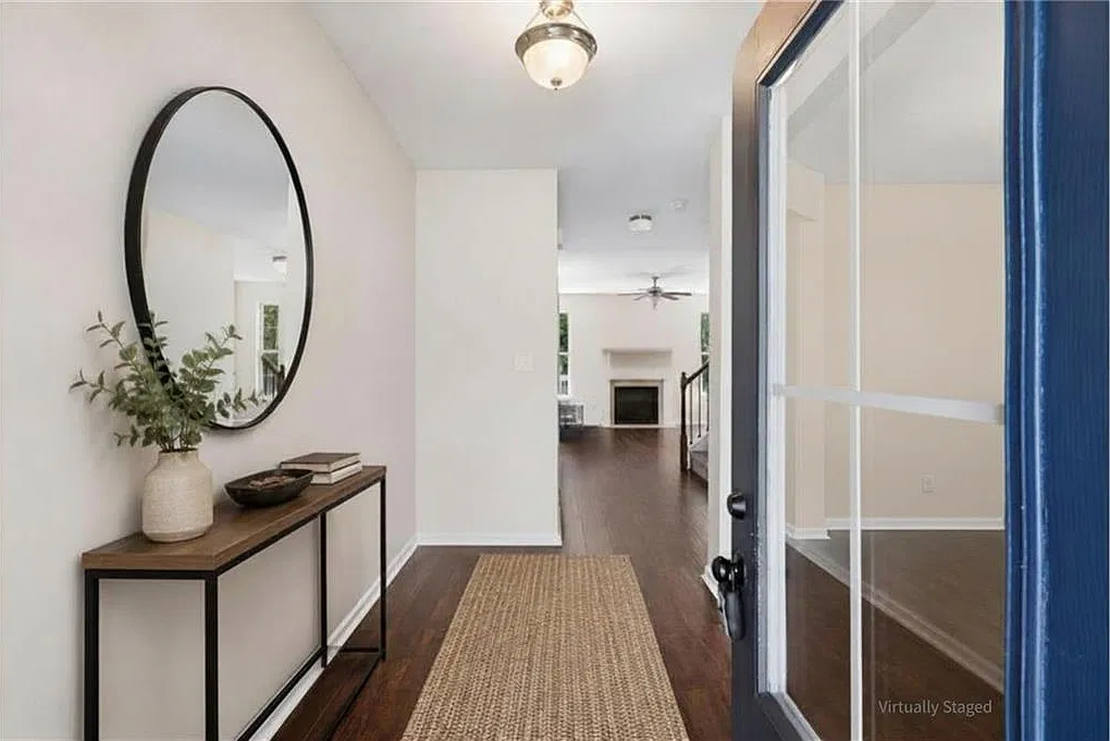 4 bed, 2.5 bath, 2472 sqft, $3,550 — Photo 3