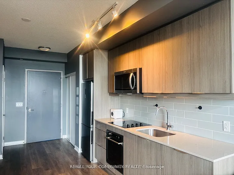 36 Manor Rd E #1302 — Photo 15