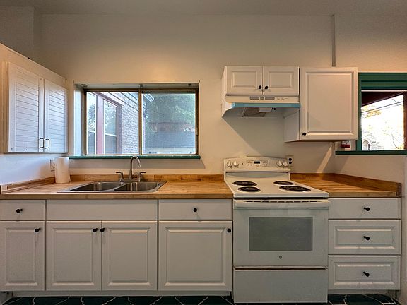 4th image of 203 Grand St APT 2